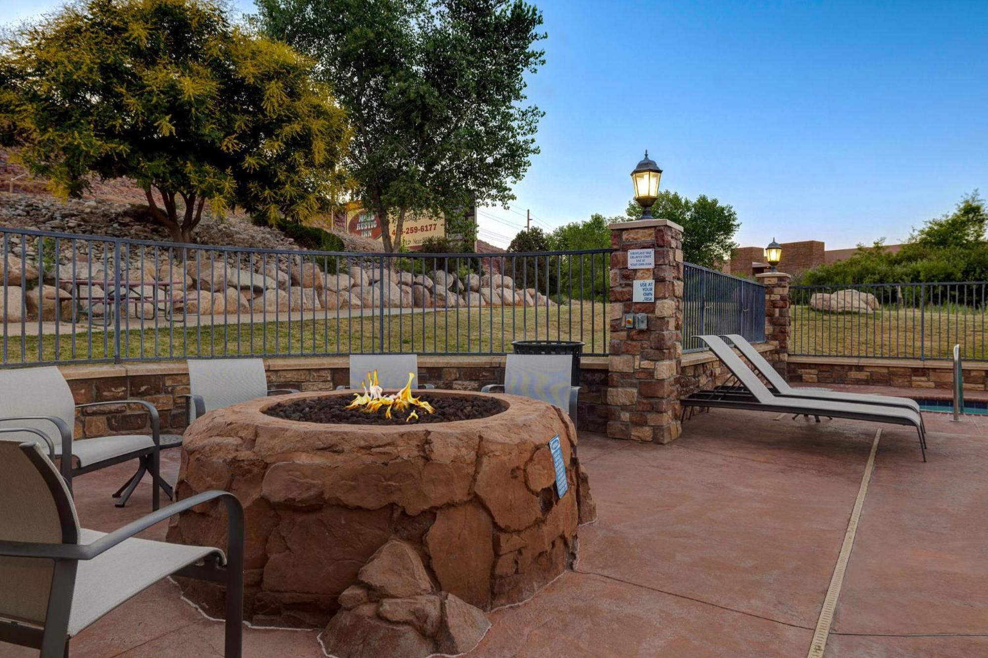 Holiday Inn Express Hotel & Suites Moab By Ihg Exterior foto